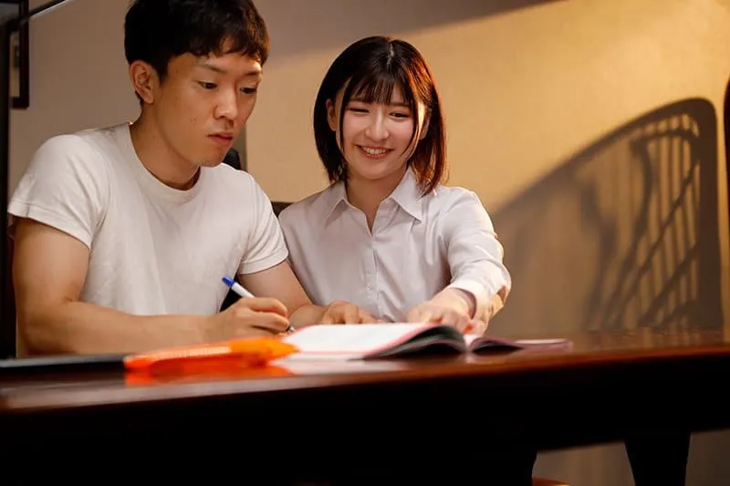 Nữ gia sư bị gài bẫy biến thành bé yêu tình dục cho gia đình biến thái