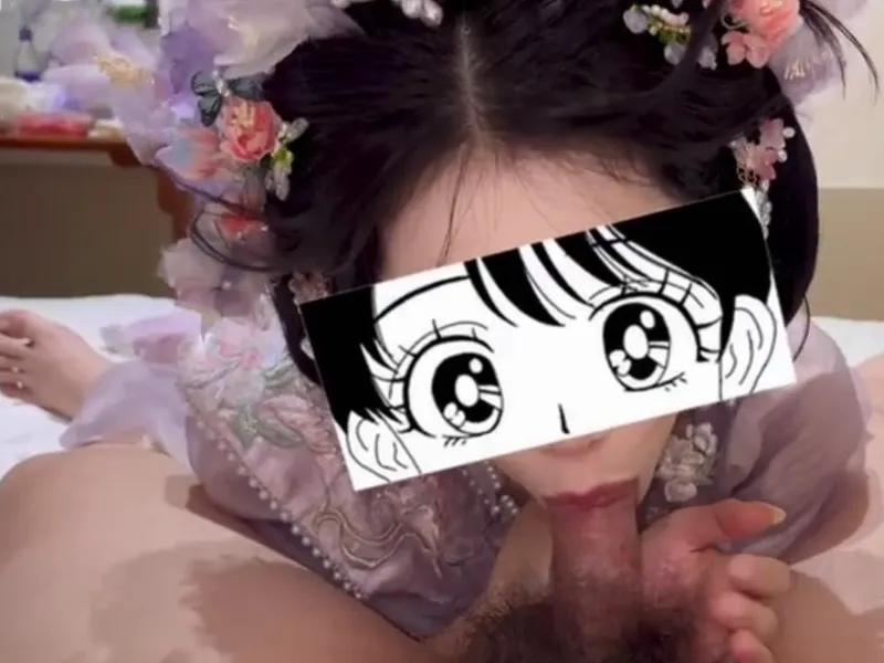 Gái xinh trong bộ đồ nàng nhỏ mút chuối cực đã