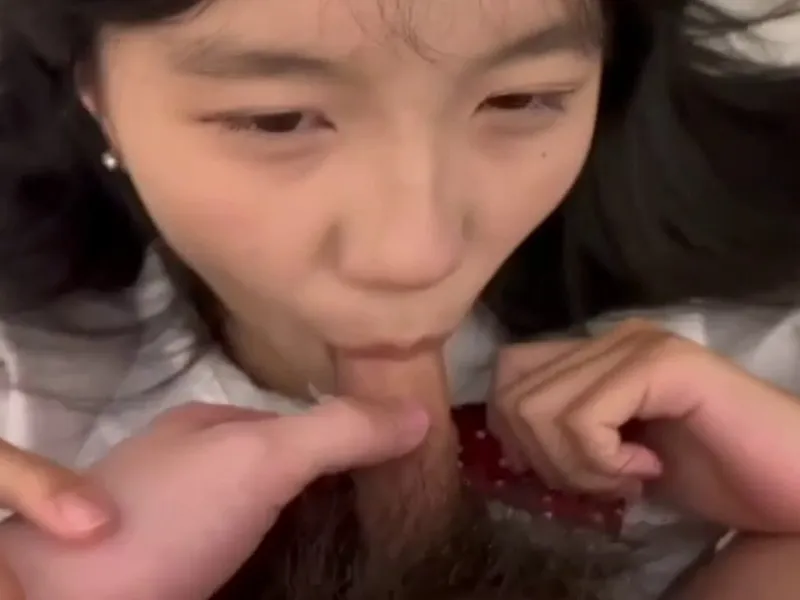 Em loli dễ thương mút củ khoải biến em thành con đào nứng lồn p2
